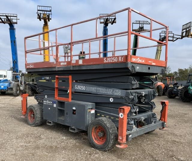 2013 Skyjack SJ9250 RT Picture 3 2013 Skyjack SJ9250 RT-3