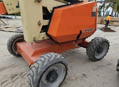 2017 JLG 340AJ-1