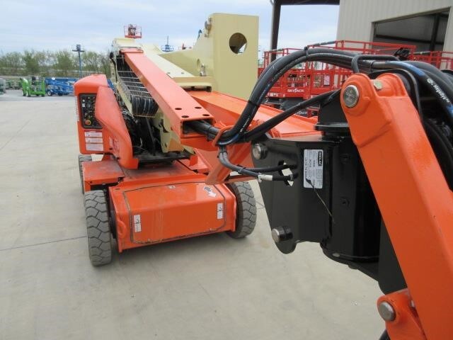 2017 JLG E400AJPN-8
