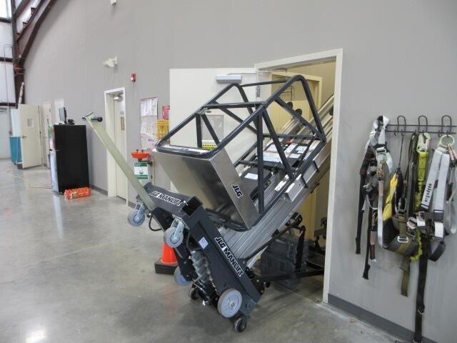 2025 JLG 38AM-29