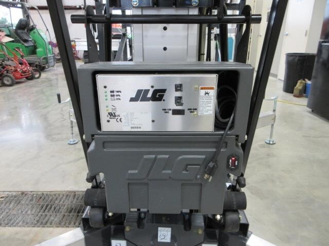 2025 JLG 38AM-20