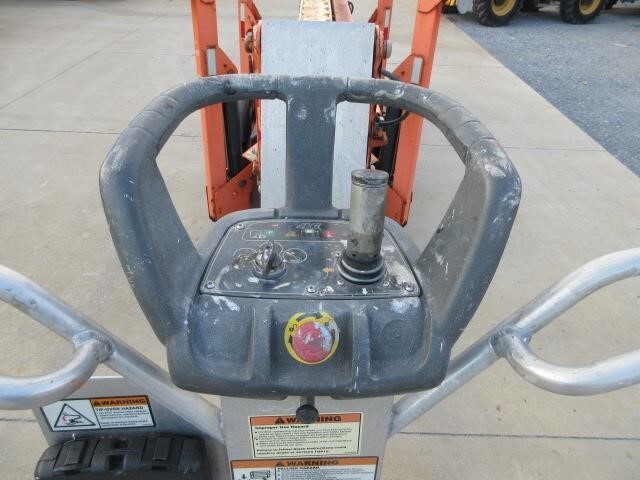 2017 JLG T500J-7