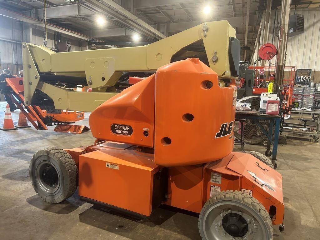 2016 JLG E400AJPN-2