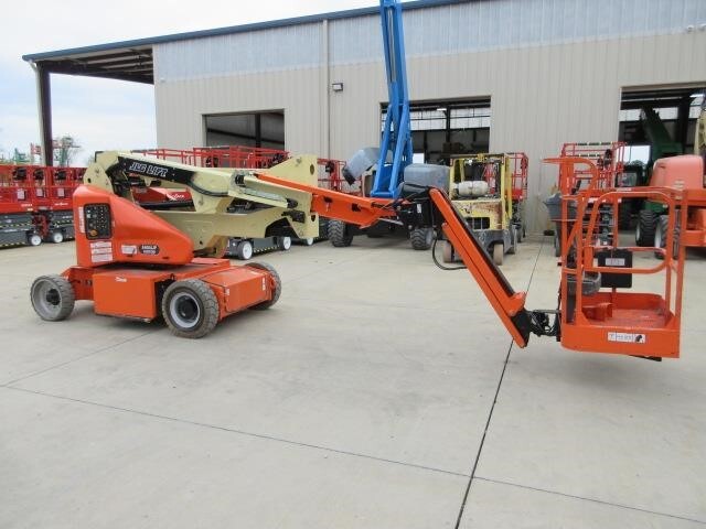 2017 JLG E400AJPN-2