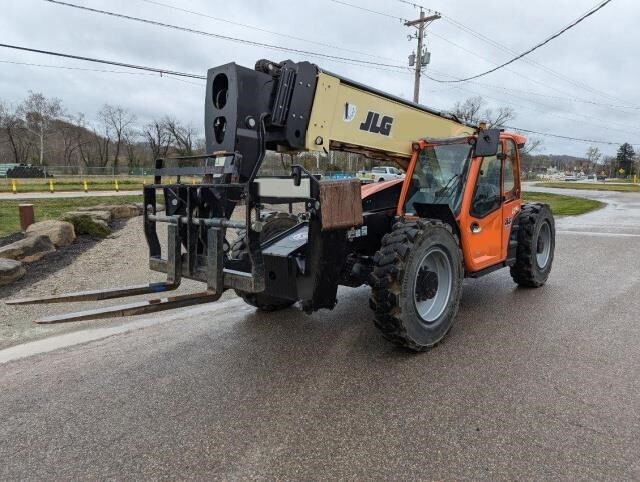 2022 JLG 1055