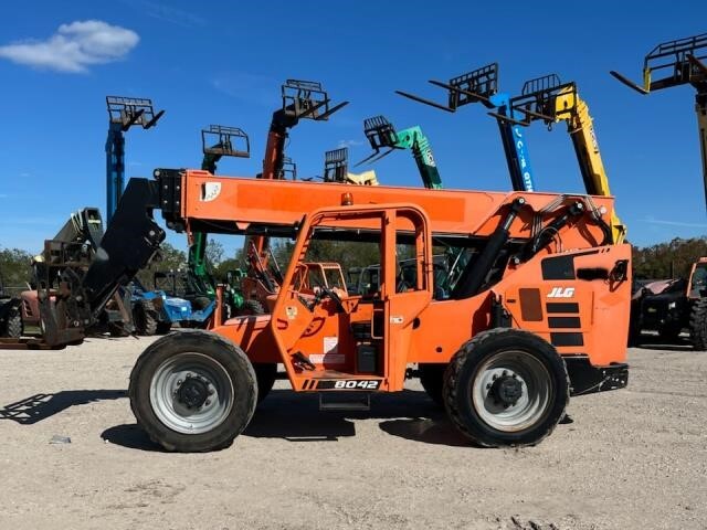 2017 SkyTrak 8042