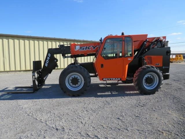2025 SkyTrak 8042