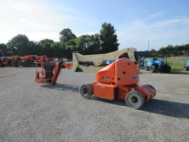 2017 JLG E400AJPN-4