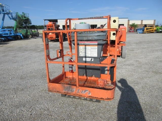 2017 JLG E400AJPN-5