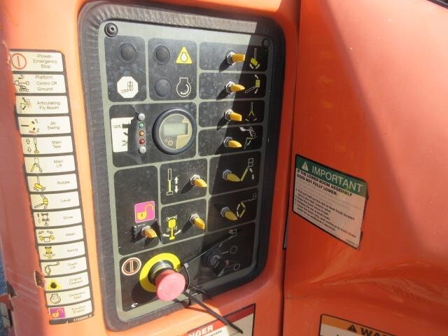 2017 JLG E400AJPN-16
