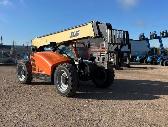 2022 JLG 742-4