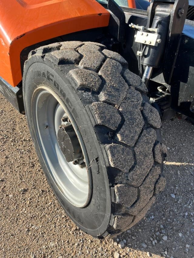 2022 JLG 742-9