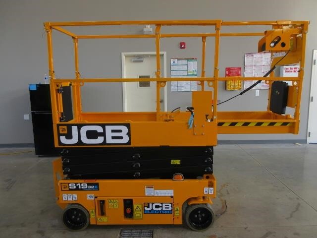 2025 JCB S1932E-18