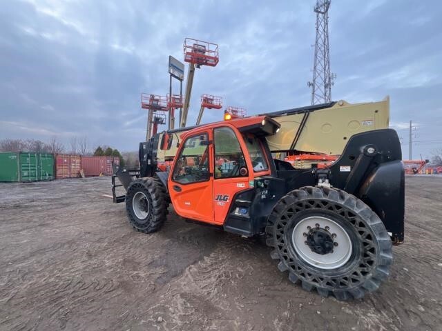 2017 JLG 1255