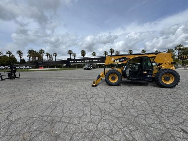 2019 CAT TL1055D Picture 2 2019 CAT TL1055D-2