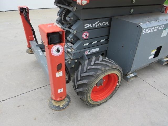 2018 Skyjack SJ-6832RT Picture 10 2018 Skyjack SJ-6832RT-10