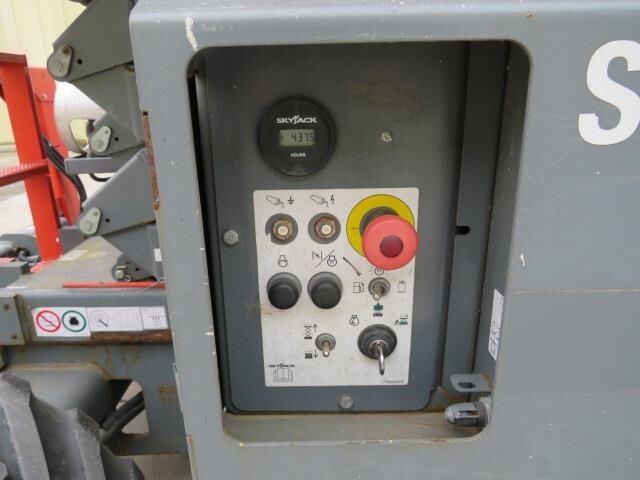 2018 Skyjack SJ-6832RT Picture 16 2018 Skyjack SJ-6832RT-16