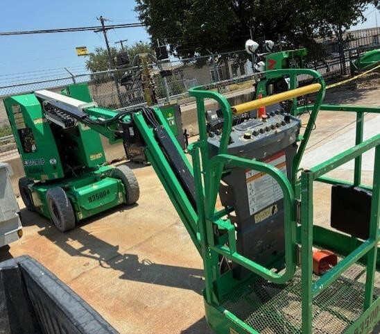 2016 JLG E300AJP-2