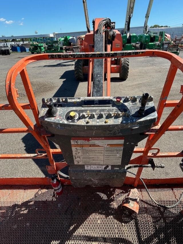 2016 JLG 660SJ Picture 2 2016 JLG 660SJ-2