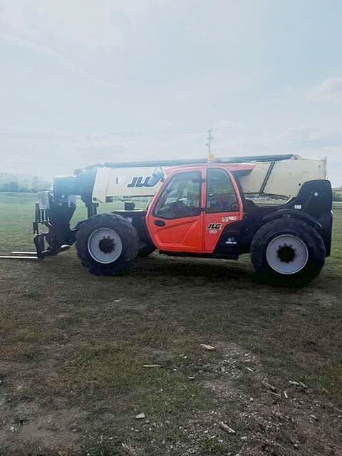 2019 JLG 1055