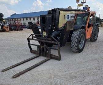 2016 JLG 1055