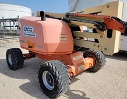 2017 JLG 450A-2