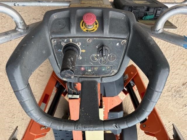 2018 JLG T350-9