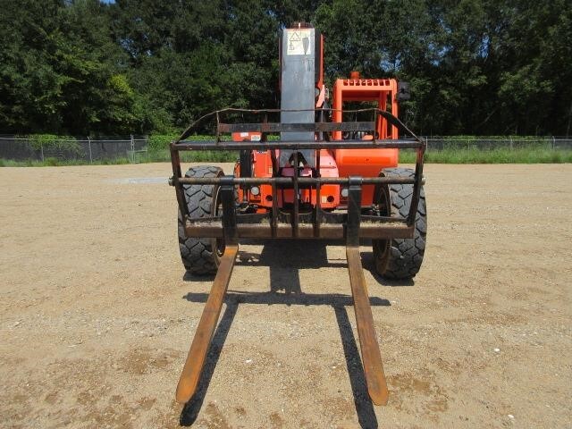 2016 SkyTrak 8042 Picture 5 2016 SkyTrak 8042-5