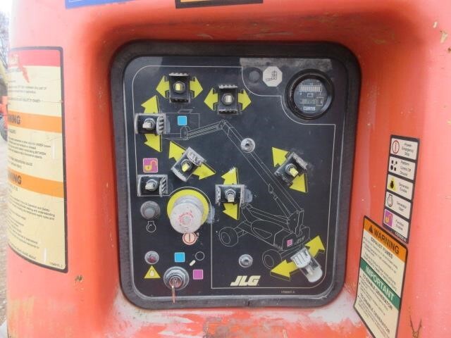 2012 JLG M600JP-14