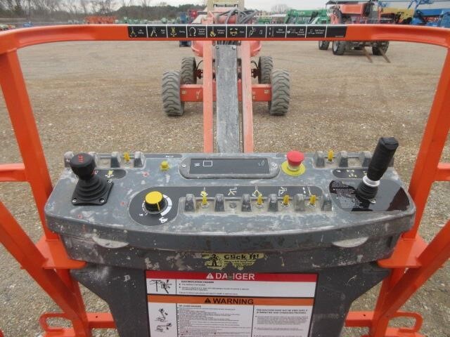 2012 JLG M600JP-15