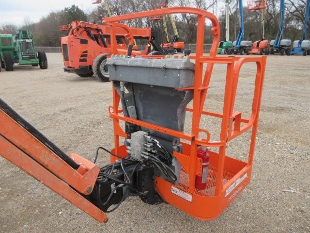 2012 JLG M600JP-17
