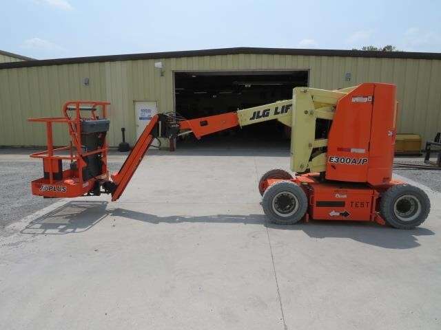 2018 JLG E300AJP