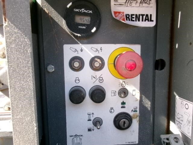 2018 Skyjack SJ-6832RT-12