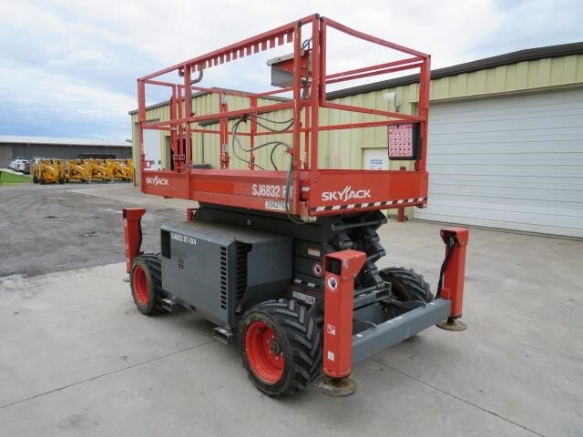 2018 Skyjack SJ-6832RT Picture 6 2018 Skyjack SJ-6832RT-6