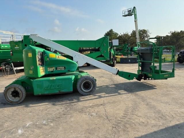 2011 JLG E400AN-4