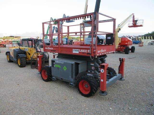 2019 Skyjack SJ-6832RT Picture 2 2019 Skyjack SJ-6832RT-2