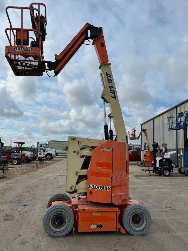 2017 JLG E300AJP Picture 2 2017 JLG E300AJP-2