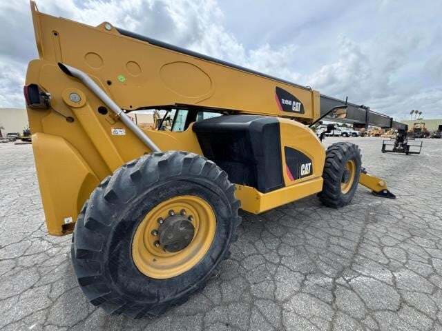 2019 CAT TL1055D-10