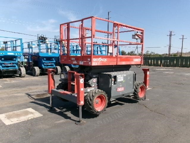 2018 Skyjack SJ-6832RT-2