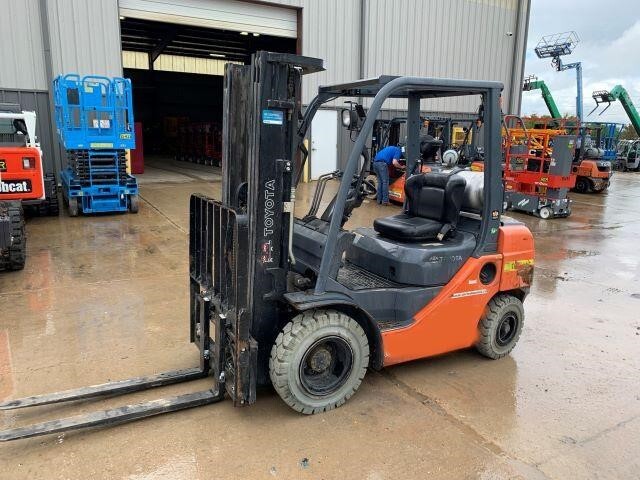 2017 Toyota 8FGU25-1