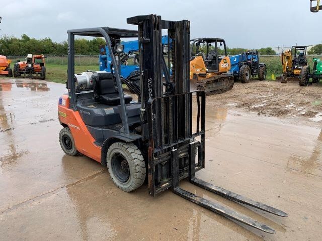 2017 Toyota 8FGU25-4