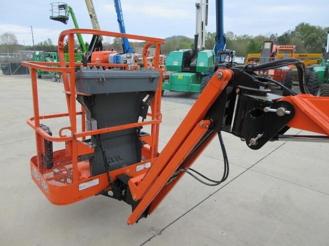 2017 JLG E400AJPN-7
