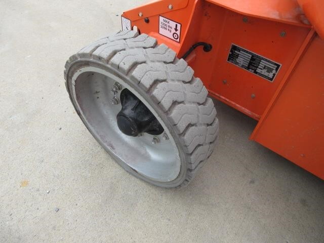 2017 JLG E400AJPN-10