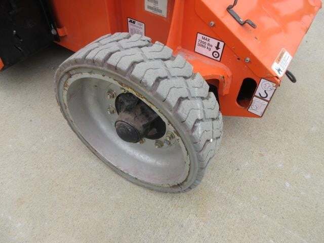 2017 JLG E400AJPN-11