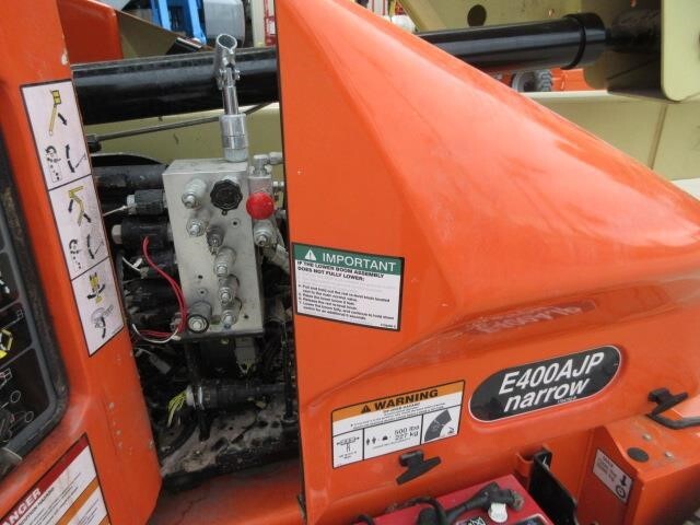 2017 JLG E400AJPN-16