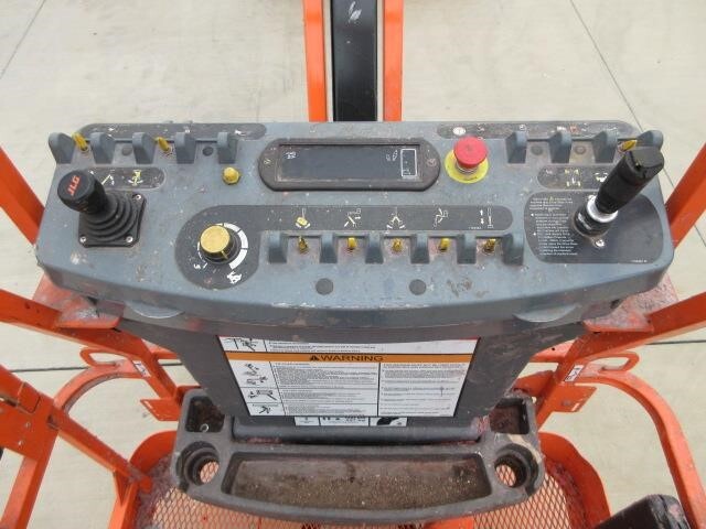 2017 JLG E400AJPN-17