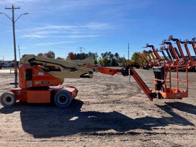 2017 JLG E400AJPN-3