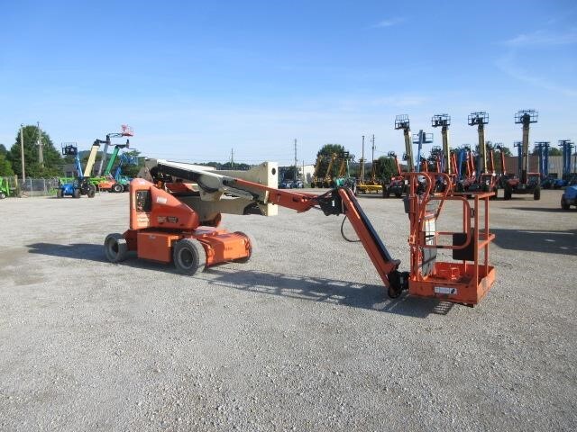 2017 JLG E400AJPN-2