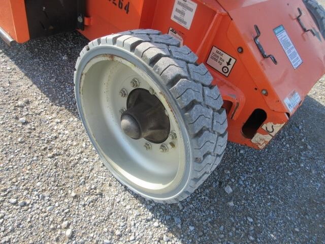 2017 JLG E400AJPN-11