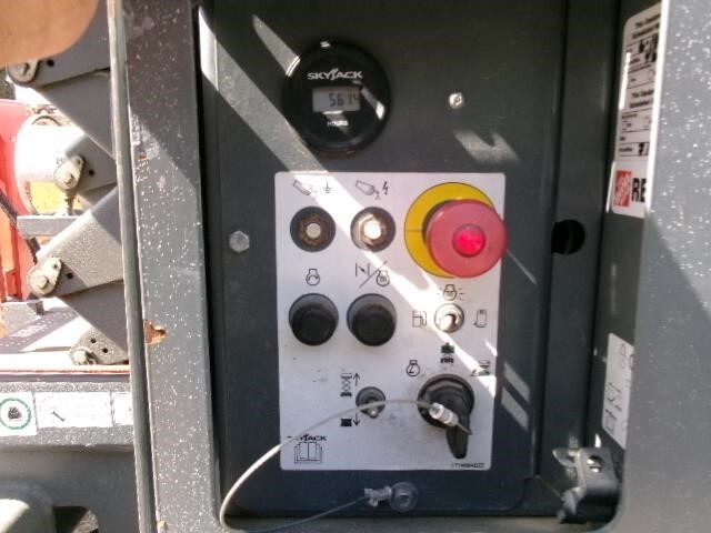 2018 Skyjack SJ-6832RT-9